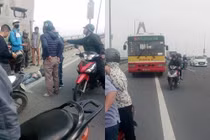 Va chạm với xe buýt, người đi xe máy chết trên cầu Nhật Tân