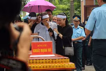 Dòng người nghẹn ngào tiễn đưa hai phi công Su-22