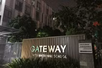 Cảnh tượng trường GateWay tắc trách khiến học sinh tử vong vì bị bỏ quên trên ô tô