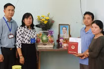 Sinh viên qua đời vì bệnh hiểm nghèo vẫn được nhận bằng tốt nghiệp