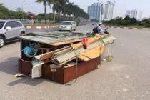 Nữ sinh đi xe đạp điện trọng thương vì va chạm xe ba gác