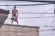 Rợn người ông bố ngáo đá ném con trai từ tầng hai xuống đất