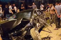 Hình ảnh xe Camry nát bét trên đường, nguyên nhân gây xôn xao