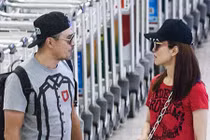 Video: Vợ chồng “Tiểu Long Nữ” U50 vẫn trẻ trung ngỡ ngàng 