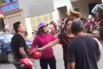 Vi phạm giao thông, thanh niên “mách” bố mẹ tới lăng mạ công an