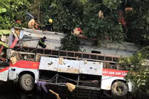 Hiện trường ám ảnh vụ xe khách lao xuống vực ở Cao Bằng