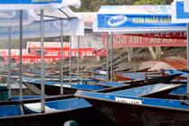 Ảnh: "Khoác áo mới" cho dàn thuyền chở khách trẩy hội chùa Hương