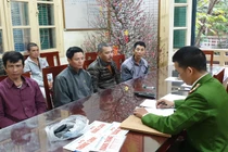 Cảnh sát tóm gọn 6 “cò mồi” chèo kéo khách đi chùa Hương