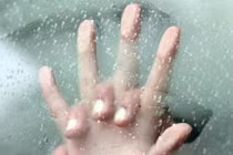 Cô gái bị người yêu quen qua facebook dọa tung ảnh khỏa thân