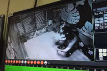 Hà Nội: Giải cứu hai người mắc kẹt trong thang máy tòa nhà Hei Tower 