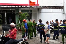 TP HCM: Cháy khách sạn, khách hốt hoảng xách hành lý tháo chạy