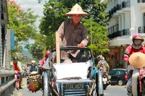 Người dân miền Trung chật vật với cái nắng nóng như thiêu đốt