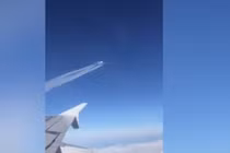 Video: Hành khách hoảng hồn chứng kiến 2 máy bay "suýt chạm nhau" trên không