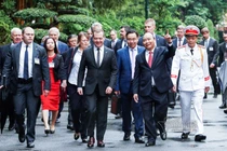 Hình ảnh lễ đón chính thức Thủ tướng Medvedev thăm Việt Nam