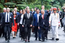 Hình ảnh lễ đón chính thức Thủ tướng Medvedev thăm Việt Nam