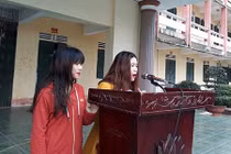 Vụ lột quần áo nữ sinh THPT Hương Khê: Xin lỗi trước 1.800 người