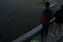 Cặp sinh viên cãi nhau, nhảy hồ tự tử ở Hà Nội