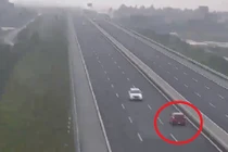 Kết đắng của nữ tài xế lái ô tô ngược chiều trên cao tốc 