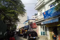 Hà Nội: Sau tiếng nổ lớn, cửa hàng gas bốc cháy ngùn ngụt