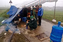 Vì sao người dân dựng lều bạt chặn xe chở rác tại Hà Nội?