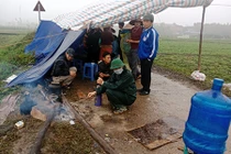 Vì sao người dân dựng lều bạt chặn xe chở rác tại Hà Nội?