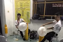 Vụ 7 người chết sau Lễ hội âm nhạc: Bóng cười bán ngay lối vào