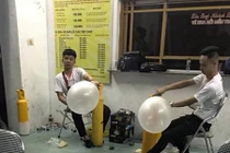 Vụ 7 người chết sau Lễ hội âm nhạc: Bóng cười bán ngay lối vào