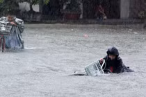 Học sinh lớp 5 bị nước lũ cuốn tử vong