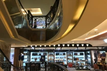 “Mục kích” 1 ngày xem Tràng Tiền Plaza mua bán thế nào?