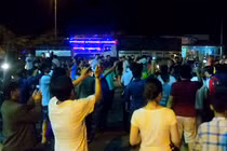 Sau chỉ đạo của Thủ tướng, dân xuống đường ăn mừng ở trạm BOT Cai Lậy