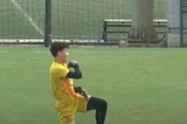 Video: Bùi Tiến Dũng trổ tài "bay lượn" khi tập luyện cùng U23 Việt Nam