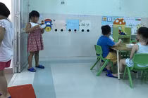 Phẫn nộ clip cô giáo bạo hành, gọi trẻ là "thú hay người" ở TP HCM