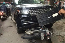 HN: Bị ô tô cuốn vào gầm, cô gái may mắn thoát chết
