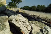 Ảnh: Phế thải xây dựng đổ trộm ngập đại lộ Thăng Long