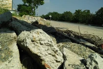 Ảnh: Phế thải xây dựng đổ trộm ngập đại lộ Thăng Long