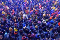 Ảnh: Biển người chen chân tham dự lễ cầu an ở chùa Phúc Khánh