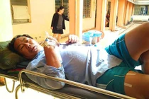 Nổ súng, chém nhau kinh hoàng khiến 2 cha con trọng thương