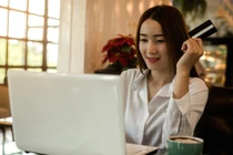 Giới trẻ TQ nợ nần ngập đầu vì vay nợ online 
