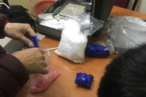 Chuyến hàng 2.200 viên ma túy vừa bị tóm gọn như thế nào?