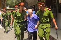 Cái kết thích đáng cho gã trai hành hạ cả nhà người yêu