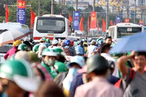 Choáng cảnh ùn tắc khủng khiếp bến xe, sân bay Hà Nội, TPHCM