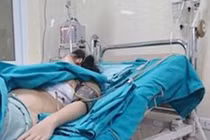 Hà Nội: Người phụ nữ bị kim loại bắn sâu vào ngực khi đi đường