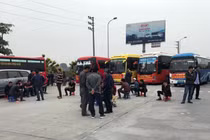 Chặn đoàn xe khách kéo lên Hà Nội “làm loạn” phản đối chuyển tuyến