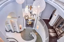 Biệt thự xa hoa của ngôi sao YouTube tai tiếng