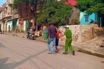 Nghịch tử nghi ngáo đá chém bố mẹ nhập viện