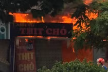 Hiện trường “bà hỏa” ghé quán thịt chó ven hồ Tây