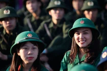 Hà Nội: 5 công dân nữ viết đơn lên đường nhập ngũ