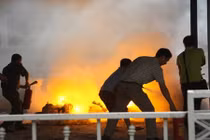 Hoảng loạn cảnh dàn xe máy nổ, bốc cháy ở ĐHQG Hà Nội