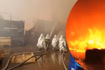 Cháy lớn, lửa bốc dữ dội tại KCN Ngọc Hồi, Hà Nội
