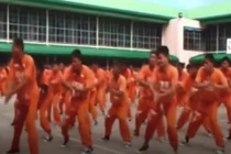 Video: Tròn mắt xem hàng trăm tù nhân Philippines cover vũ đạo 'Sorry Sorry' 